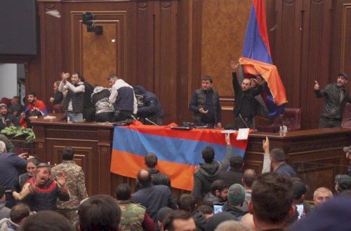 Ermənistanda xaos başladı – Video