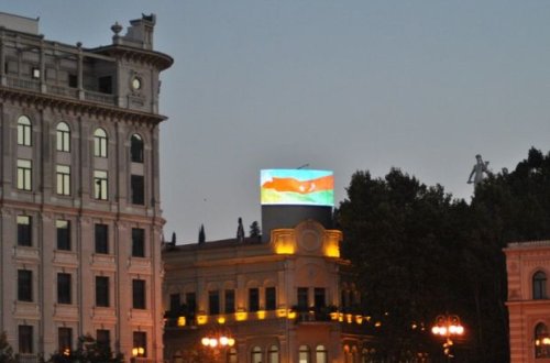 Tbilisidə reklam lövhələrində Azərbaycan bayrağı əks olunub - FOTO