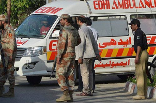 Pakistanda faciə: Toydan qayıdan uşaqlarla dolu avtobus kanala düşdü