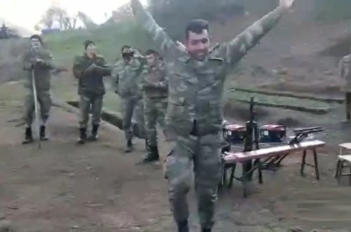 Vətən Müharibəsini qələbə ilə başa vurmuş əsgərlərimiz bunu rəqslə qeyd etdilər - VİDEO