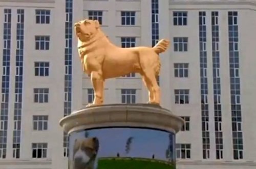 Türkmənistan prezidenti itinə heykəl ucaltdı - Foto