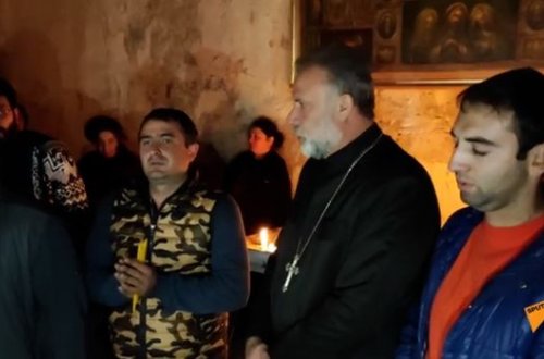 Армянские военные, покидая Кельбаджар, льют слезы - ВИДЕО