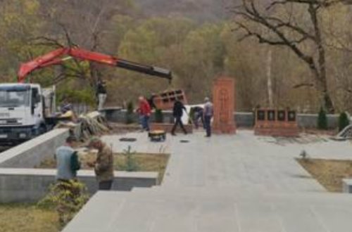 Ermənilər özləri ilə qəbir daşlarını da söküb aparırlar - FOTO