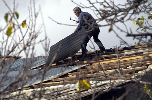 Ermənilər unitazdan sonra dam örtüklərini də söküb aparırlar - FOTOLAR