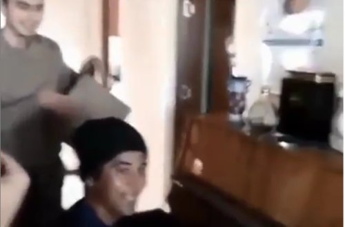 Əsgərlərimiz ermənilərin yaşadığı evdə çalıb, oynadılar- VİDEO