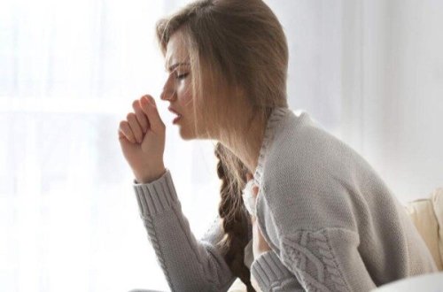 Hərarət, öskürək və ya təngnəfəslik olarsa, dərhal həkimə müraciət edin - Mütəxəssisdən çağırış