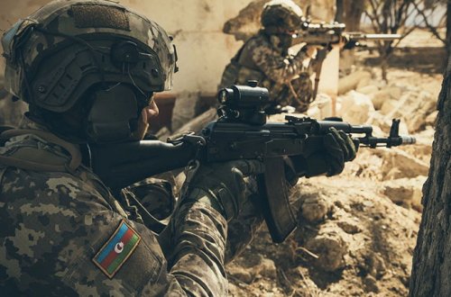 Düşmənə öldürücü zərbələr vuran Hikmət: 