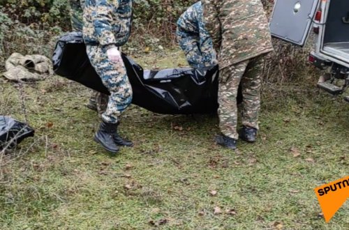 Erməni meyitləri qara kislərə yığılıb daşınır - VİDEO