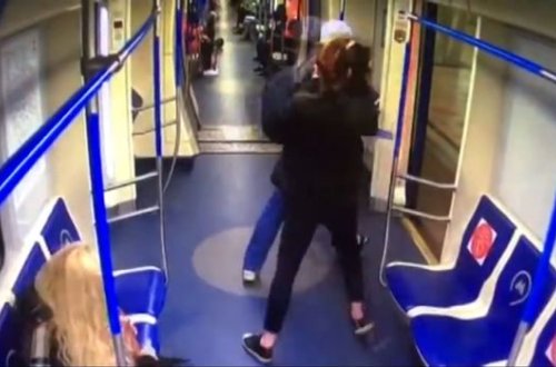 Девушка набросилась на вора в московском метро и попала на видео