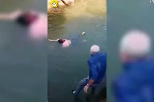 Высокопоставленный дипломат спас тонущую в реке девушку на глазах у толпы зевак - ВИДЕО