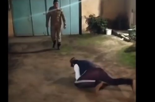 Cəbhədən qayıdan qardaşını sürünə-sürünə qarşıladı-VİDEO