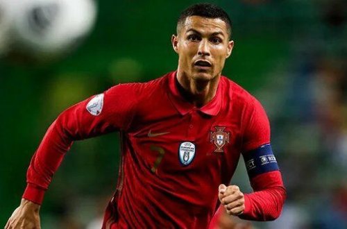 Роналду обошел Хави по количеству побед за сборную