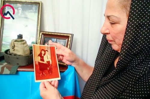 Şəhid polkovnikin anası: “Polad Həşimovun məzarına gül qoymaq arzusu idi, onun yanında dəfn olundu” - VİDEO