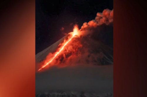 Rusiyada vulkan püskürdü - VİDEO