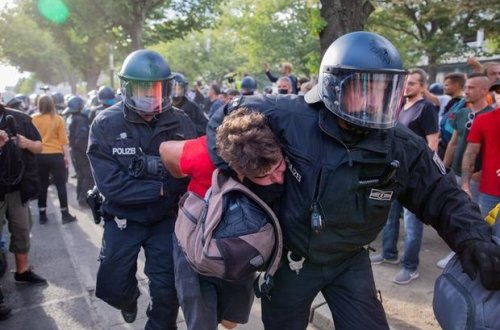 В Берлине на акции протеста задержали более 360 человек