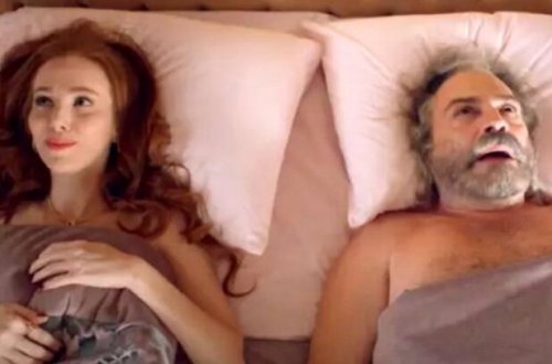 Yataq səhnələri diqqət çəkdi - VİDEO