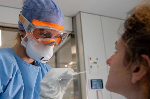 ÜST: Son 24 saatda 620 mindən artıq insan COVID-19-a yoluxub