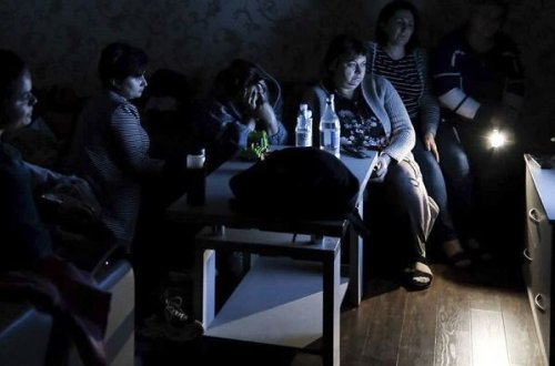 ŞOK: Erməni qadın ərini, ata-anasını qəbirdən çıxardı