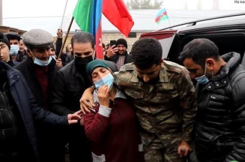 Как встретили в Гейчае раненого солдата его земляки - ВИДЕО