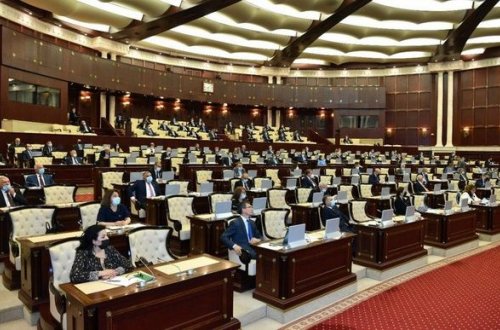 Milli Məclisdə polietilen torbaların satışını qadağan edən layihə təsdiqləndi