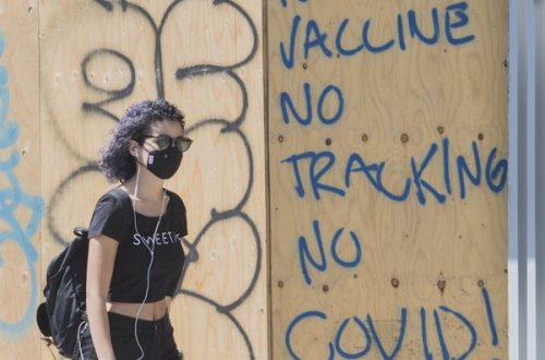 Həkim peyvənd vurduran insanların koronavirusu necə keçirdiklərini açıqladı