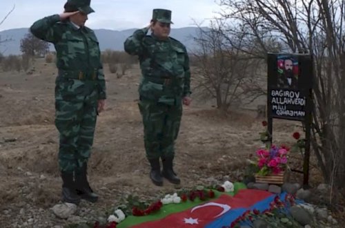 Allahverdi Bağırovun qızları Ağdamda atalarının məzarını ziyarət etdilər - Foto