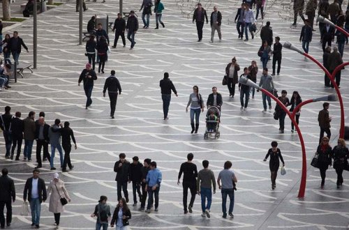 Жителей Баку просят не выходить из дома завтра