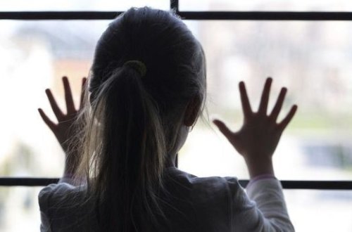 В Баку трагически погибла восьмилетняя девочка