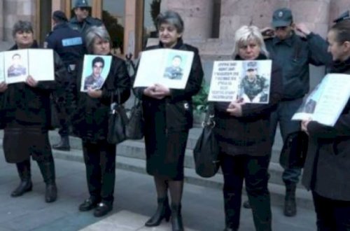 Yerevanda əsgər anaları növbəti aksiya keçirir