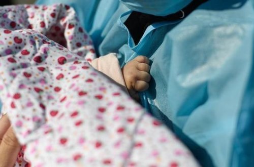 Yoluxmuş qadının sağlam uşağı antikorla doğuldu