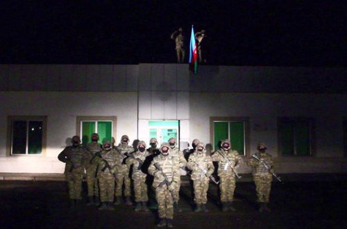 В освобожденном от оккупации Лачинском районе поднят азербайджанский флаг - ВИДЕО