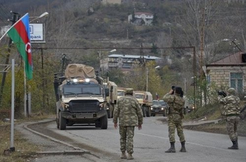 Laçın şəhəri Azərbaycan bayraqları ilə bəzədildi - Fotolar