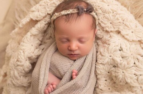 28 yaşlı qadın 27 il öncə mayalanan uşağı dünyaya gətirdi - FOTO-VİDEO