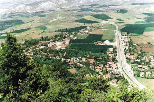 Ermənilər Laçında doqquzuncu əsrə aid abidəyə saxta “tarixi lövhələr” yerləşdirdilər