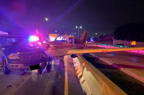 ABŞ-da qeyri-adi qəza: Təyyarə magistral yola enib avtomobilə çırpıldı - VİDEO