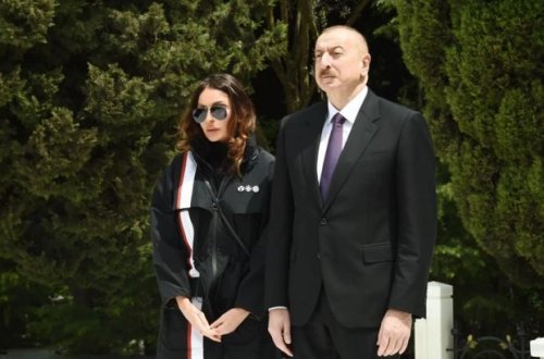 İlham Əliyev və Mehriban Əliyeva Şəhidlər xiyabanında - VİDEO