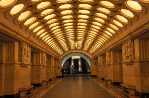 Sərnişin metroda ATƏŞ AÇDI