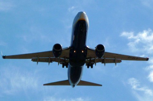 Rusiyada təyyarə bir gündə iki dəfə təcili eniş etdi