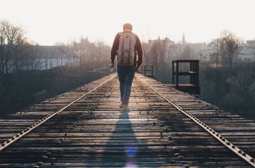 Evdə dalaşıb hava almağa çıxan kişi 420 km piyada yol getdi - FOTO