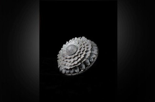 12 mindən çox brilyantdan hazırlanan üzük dünya rekordunu qırdı