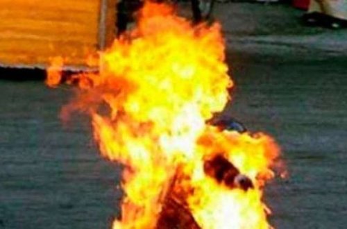 В Баку молодой мужчина поджег себя