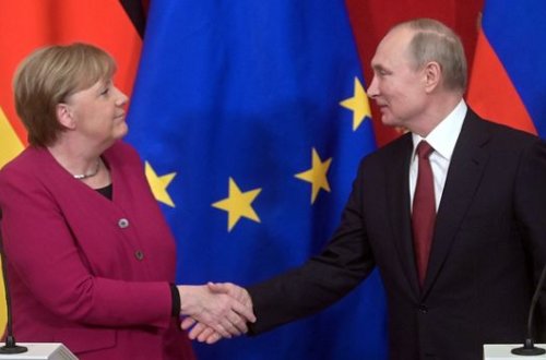 Putin və Merkel Qarabağdakı vəziyyəti müzakirə etdilər
