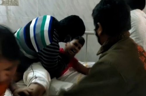 Hindistanda təşviş: Naməlum xəstəliyə yoluxanların sayı üç dəfə artıb - VİDEO