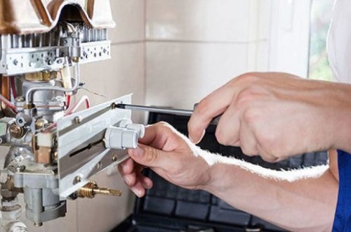 В Баку в жилом доме прогремел взрыв