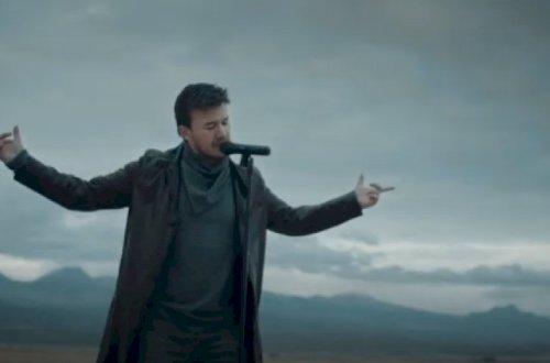 Mustafa Ceceli azərbaycanlı müğənninin mahnısını oxudu - Video