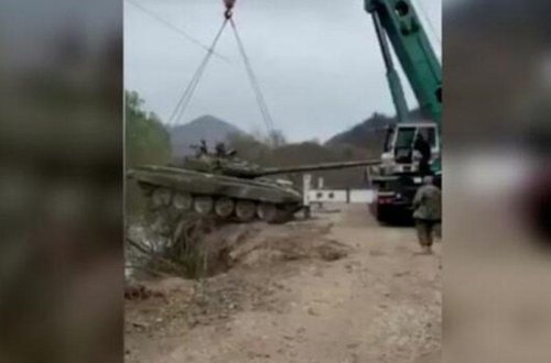 Ermənilərin qoyub qaçdıqları tank dərədən belə çıxarıldı - VİDEO