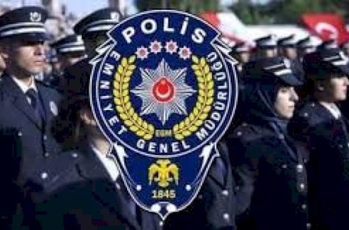 Aktyor onu təhqir edən izləyicisini polisə verib - Foto