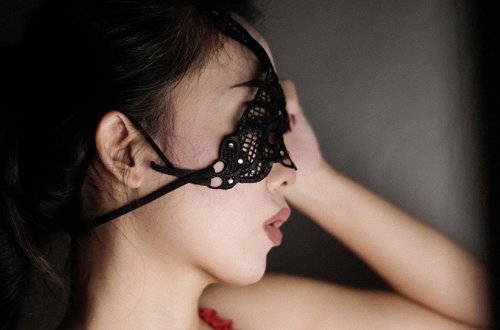 BİABIRÇILIQ: Nişanlısı gənc qadına bacısı ilə xəyanət etdi - 