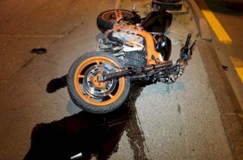 Yasamalda motosiklet avtomobilə çırpıldı, xəsarət alan var