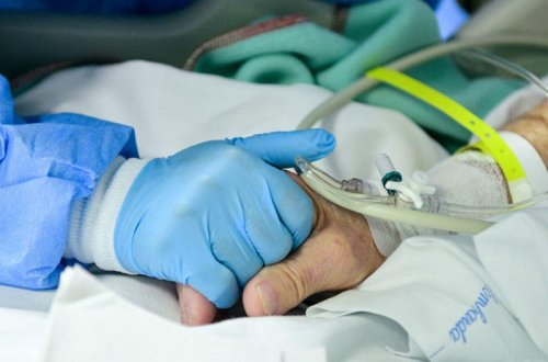 Nəfəs aparatından eyni vaxtda ayrıldılar - Müəllim cütlük əl-ələ dünyadan köçdü - FOTO